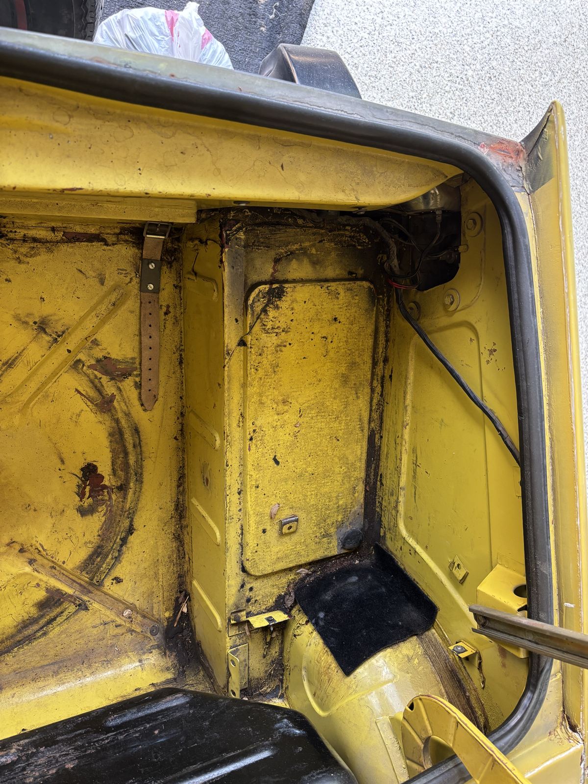 1974 Triumph TR6 rear boot.